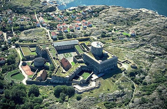 Karlstens fästning, överst på Malstrandsön